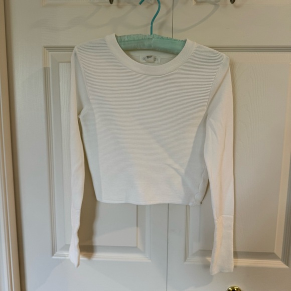 Forever 21 Long Sleeve Crop Top - Picture 1 of 3